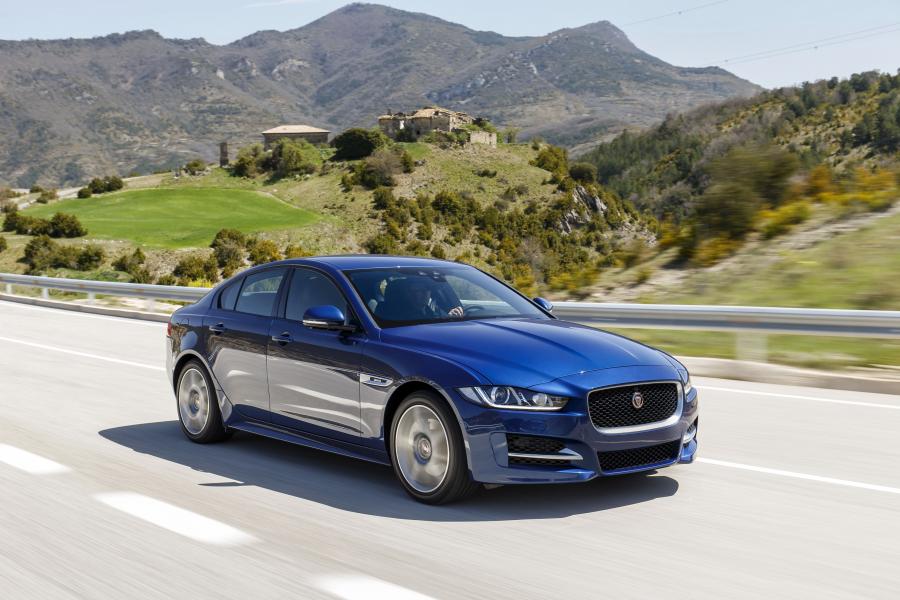  Jaguar XE R Sport 2015 года  (фото 3 из 30)